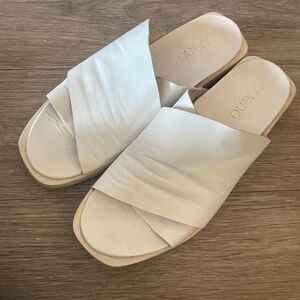 Bueno Jesse white leather slide sandals size 41